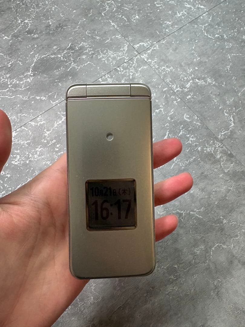 かんたんケータイライト　KYF43 シャンパンゴールド　おまけ付き