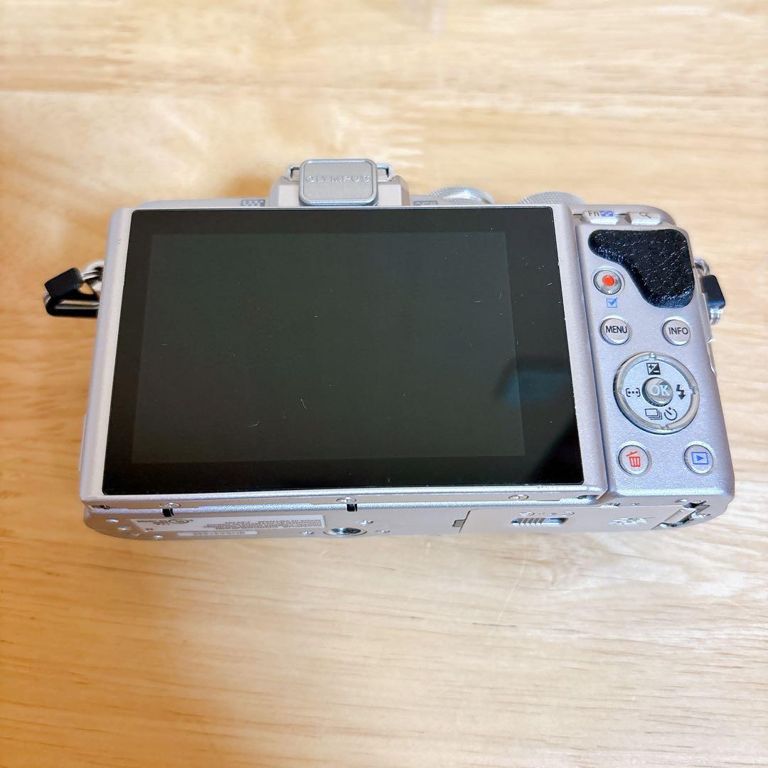 OLYMPUS PEN E-PL8 ミラーレス一眼 本体　レンズ2本付き