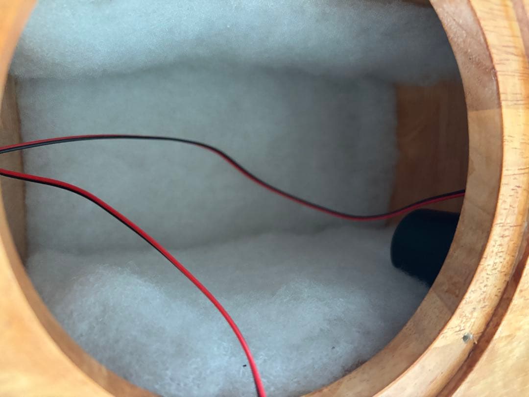 オーク材のスピーカー 高周波および低周波スピーカー