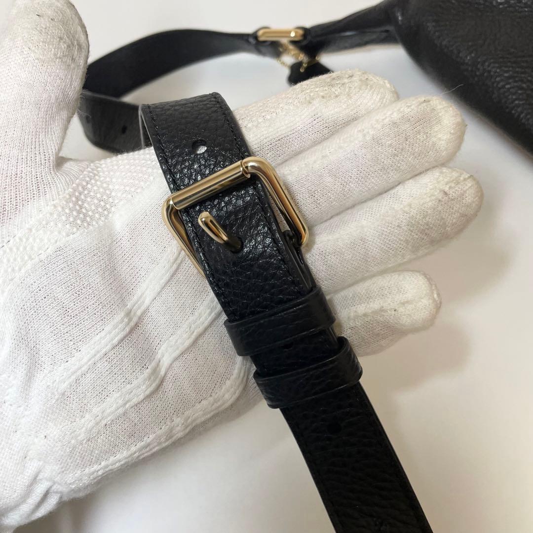 新品同様✨️COACH ボディバッグ ウエストポーチ チャーム ペプルドレザー 黒