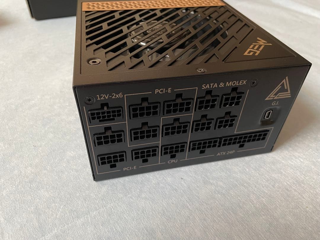 MEG Ai1300P PCIE5 1300W 電源ユニット