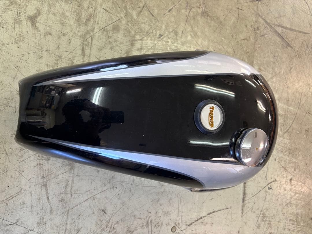 トライアンフ タンク