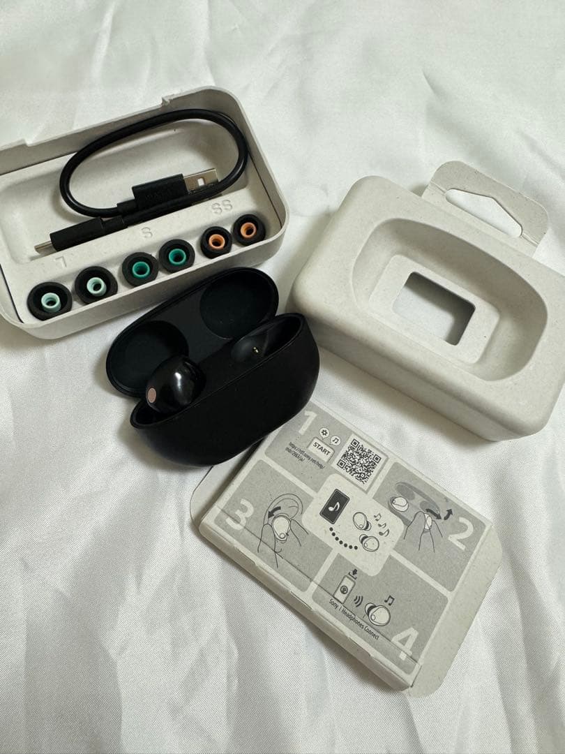 【最終値下げ】ワイヤレスイヤホン 充電ケース付き sony WF-1000XM5