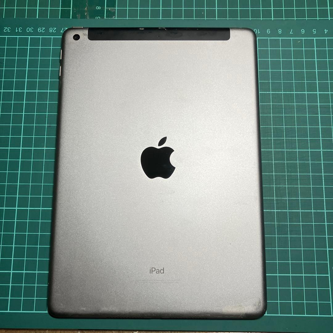 iPad6 第6世代 32GB Wi-Fi Cellular Docomo