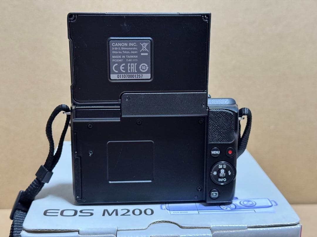 デジタルカメラ Canon EOS M200 & EF-M22mm F2 STM