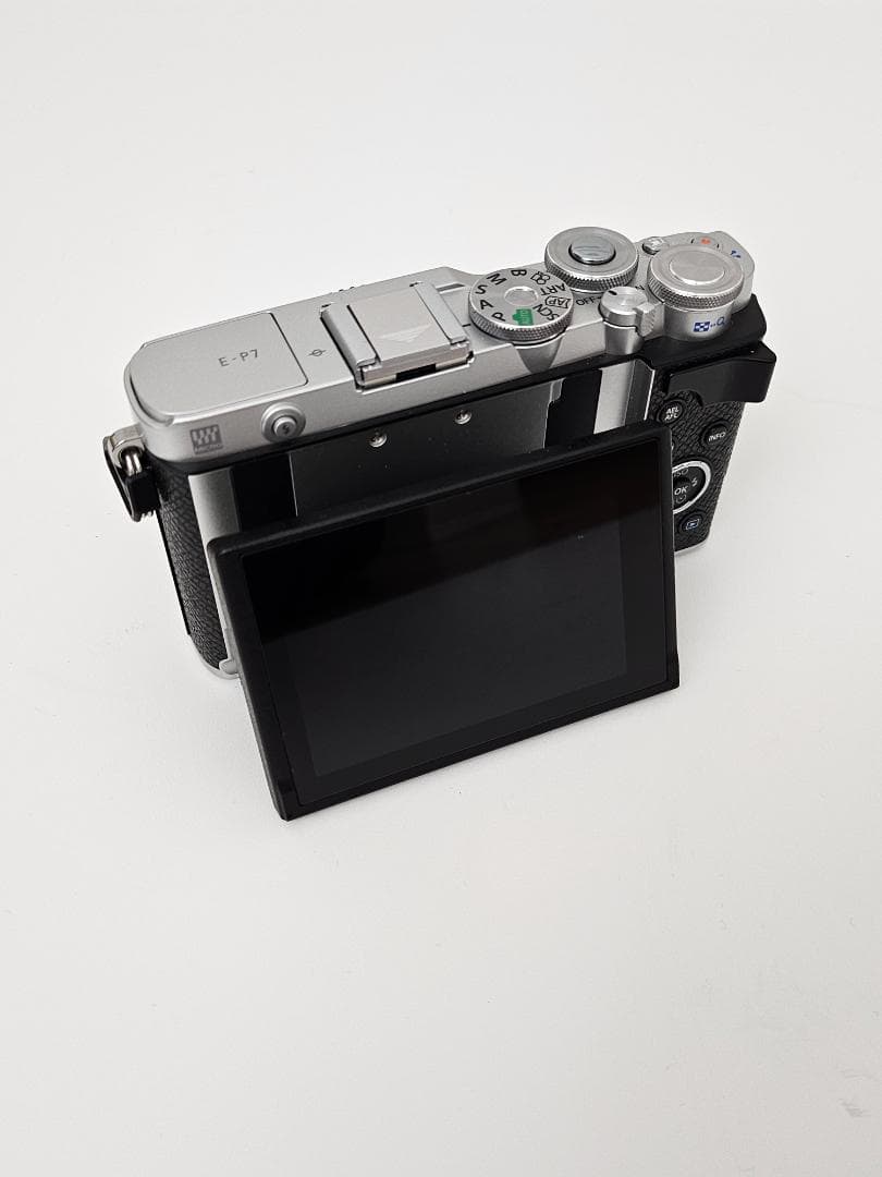 OM SYSTEM/OLYMPUS PEN E-P7 ボディ シルバー