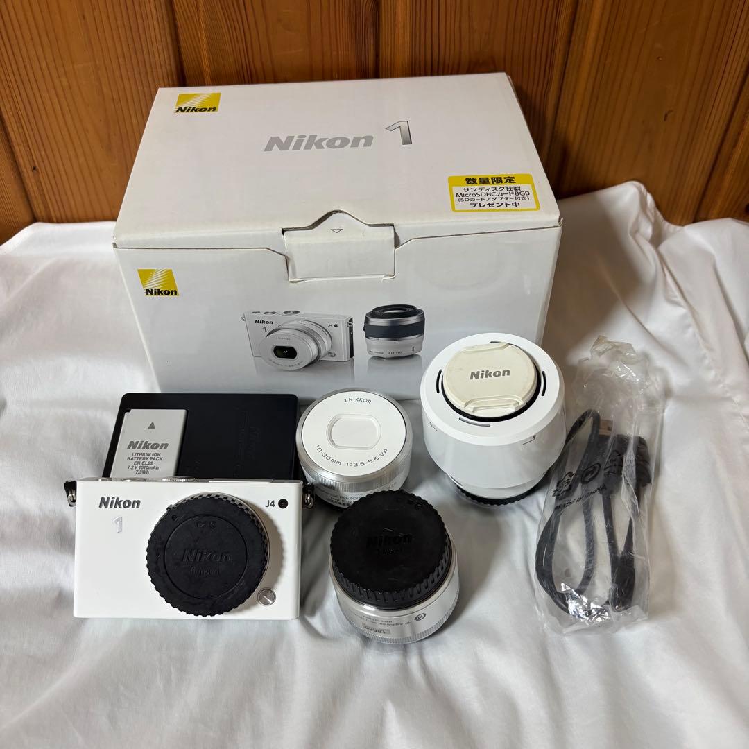 Nikon1 J4 ダブルズームキット　ホワイト 単焦点レンズ付き