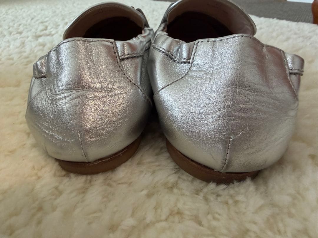 TOD'S シルバー ローファー