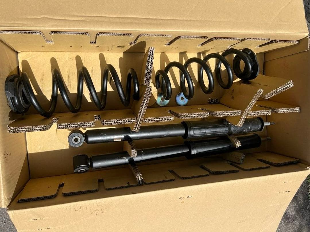 ホンダ　フリードGB4 4WD 純正サスペンション前後セット