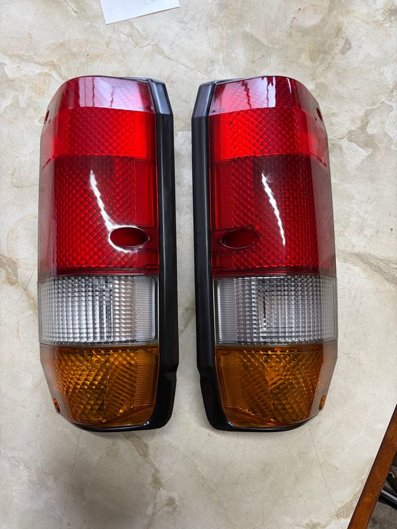 トヨタ ランドクルーザー 78プラド テールランプ 赤 オレンジ クリアレンズ