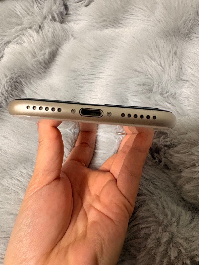 値下げしました！【バッテリー容量91%】iPhoneSE 第三世代 64GB