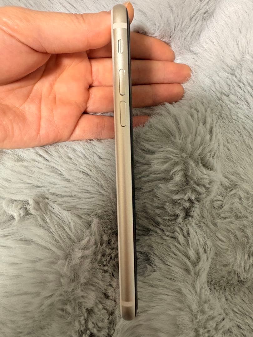 値下げしました！【バッテリー容量91%】iPhoneSE 第三世代 64GB