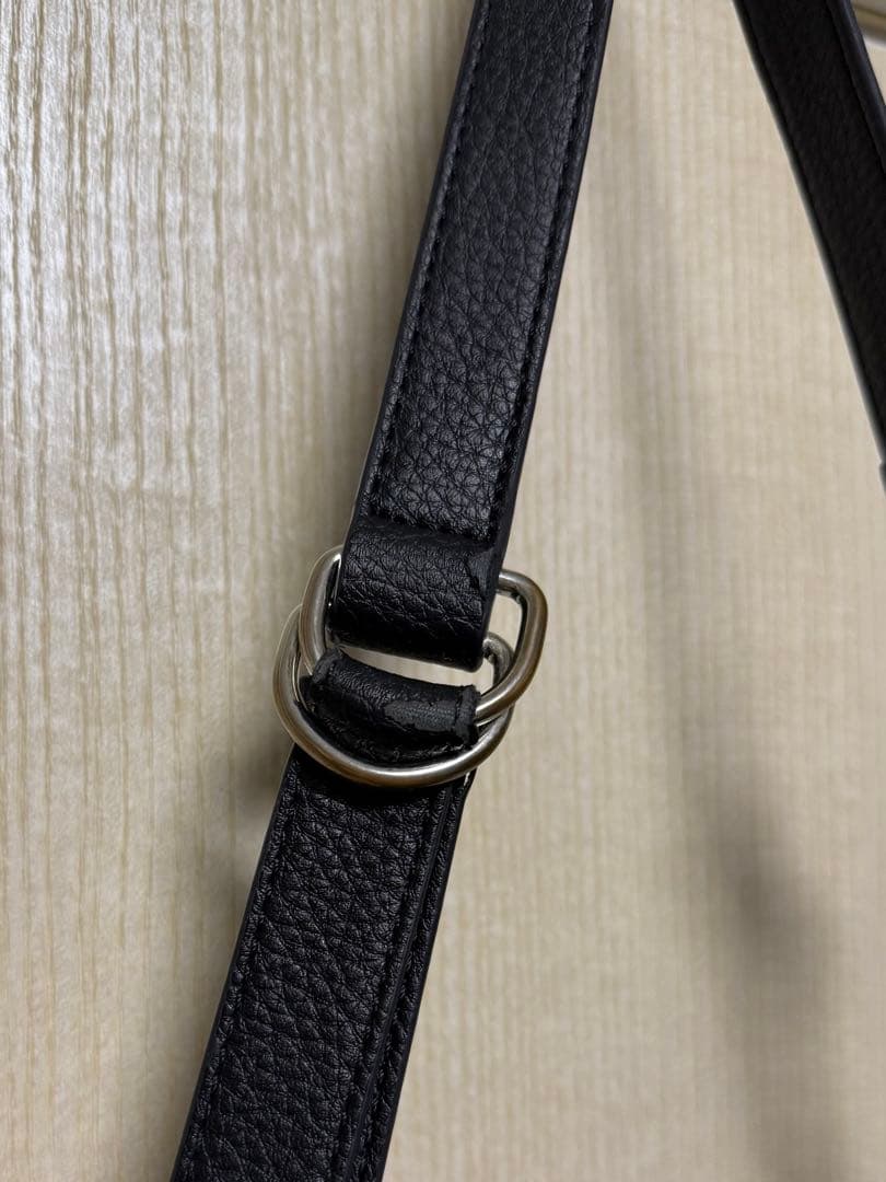 レザー製黒バッグ メタル装飾付き vivienne