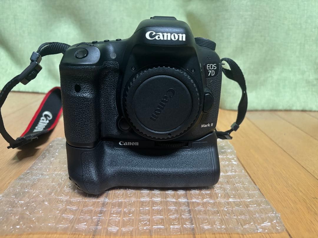 Canon EOS 7D Mark II ボディ CFカード付き 値下げ依頼可