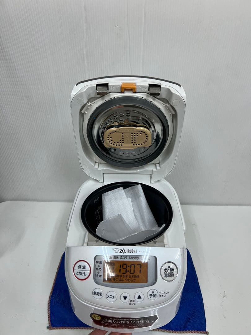 象印 圧力IH炊飯ジャー NP-RN05（0.5合〜3合）ホワイト 2023年齢