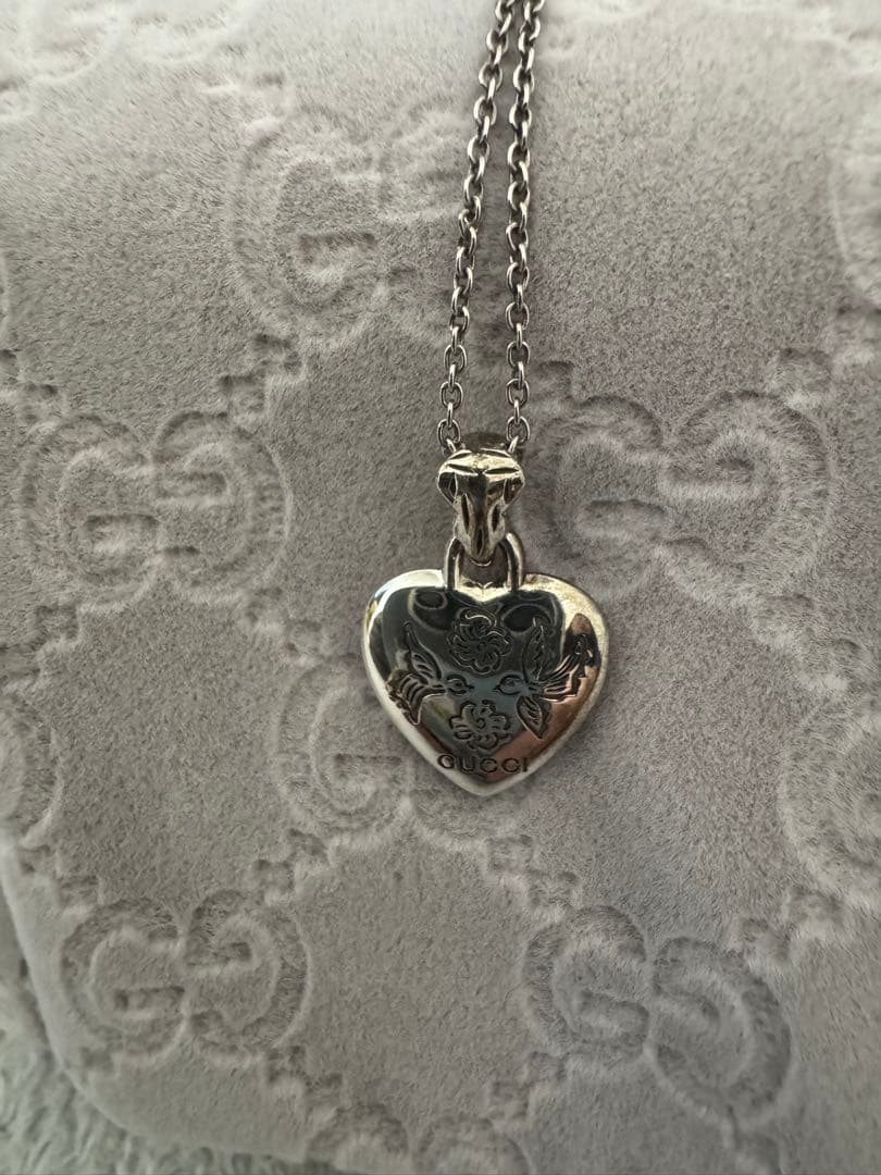 GUCCI ハート型シルバーネックレス