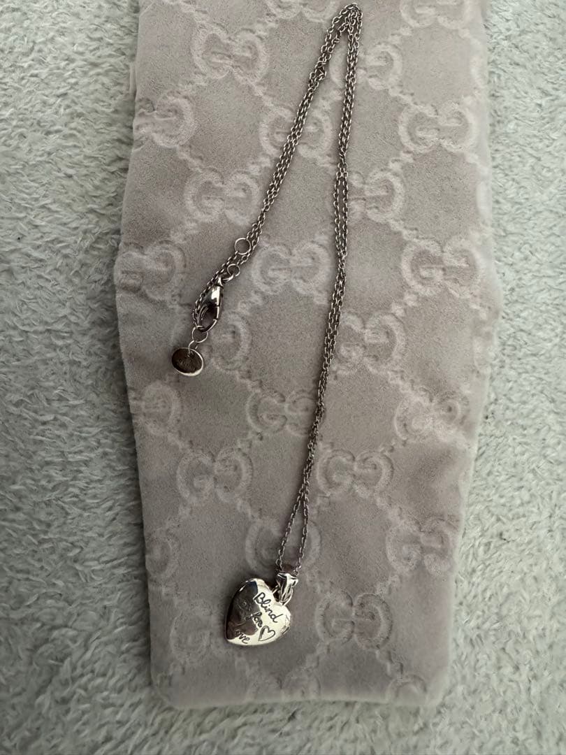 GUCCI ハート型シルバーネックレス