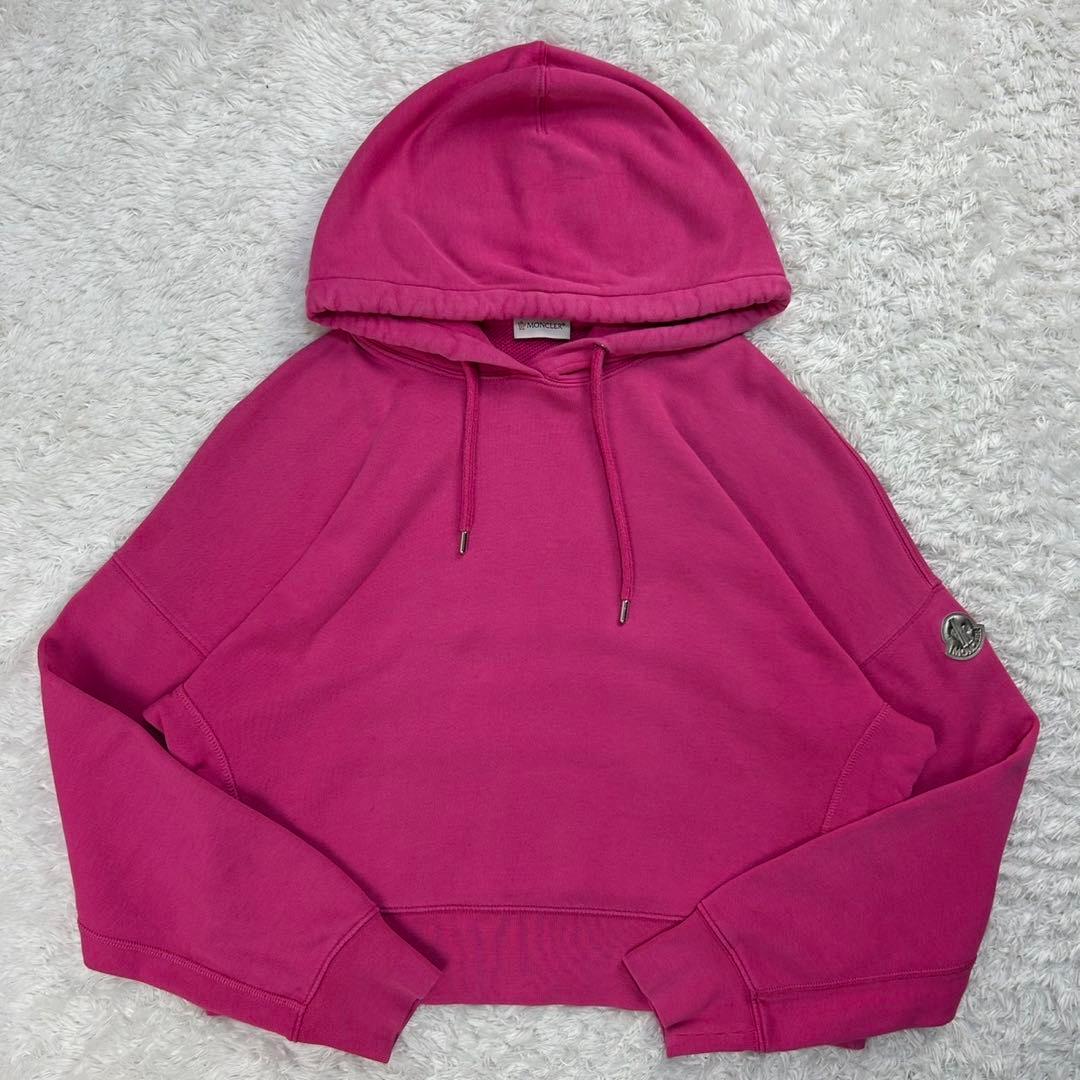 5642【希少デザイン】モンクレール☆リフレクターロゴ入りクロップド丈パーカー