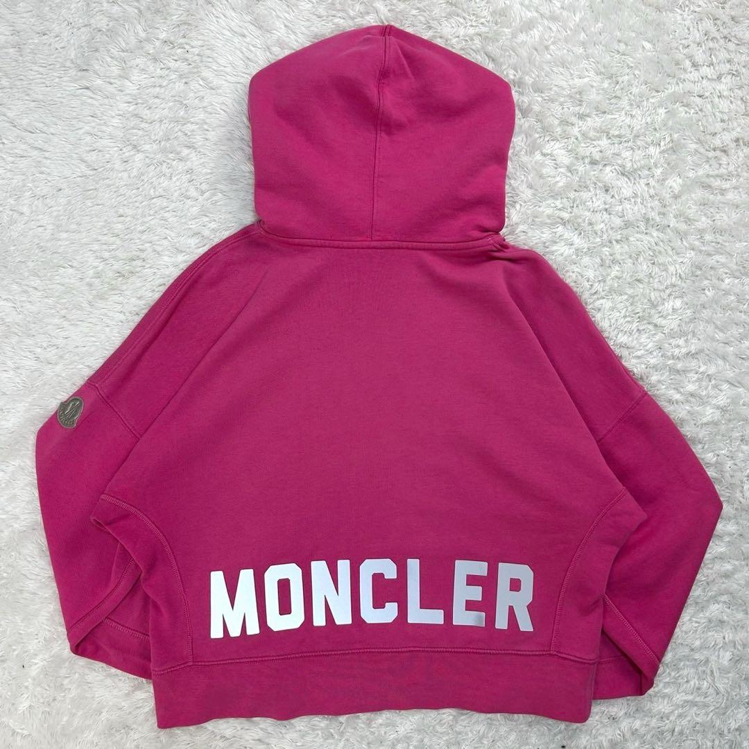 5642【希少デザイン】モンクレール☆リフレクターロゴ入りクロップド丈パーカー