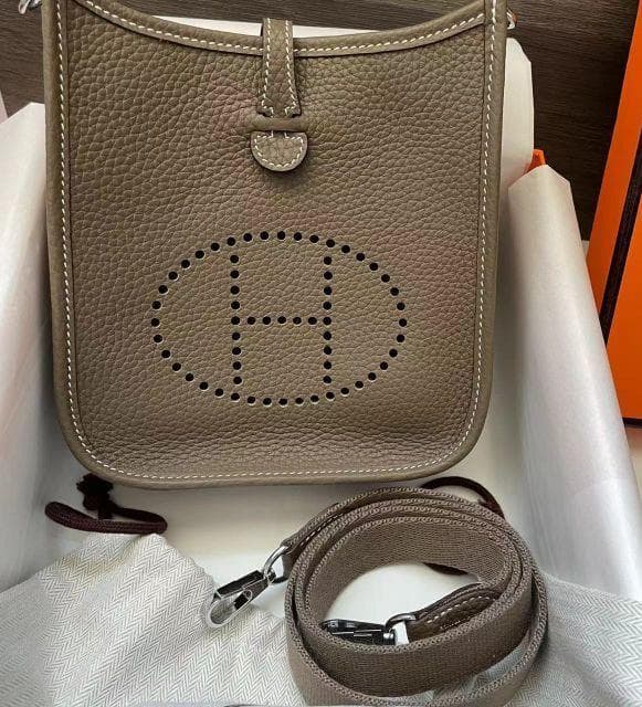 HERMES エブリン　tpm エトゥープ