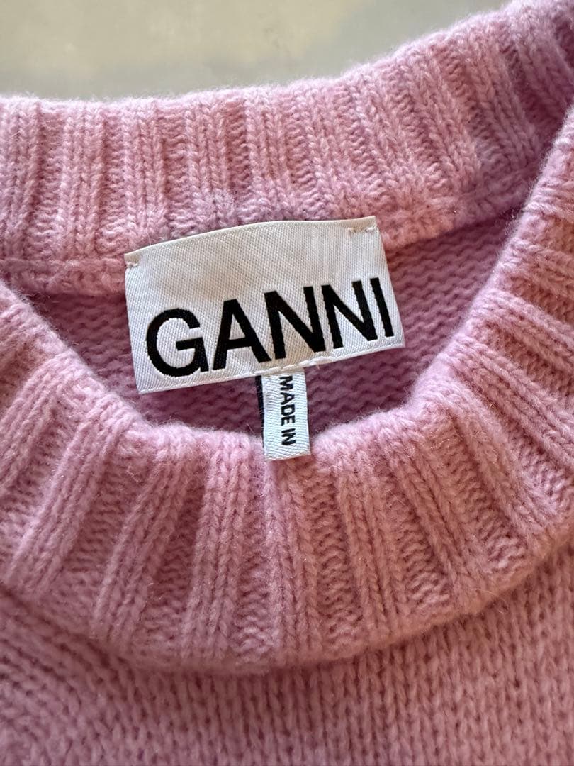 GANNI ピンク ニットベスト ロゴ刺繍