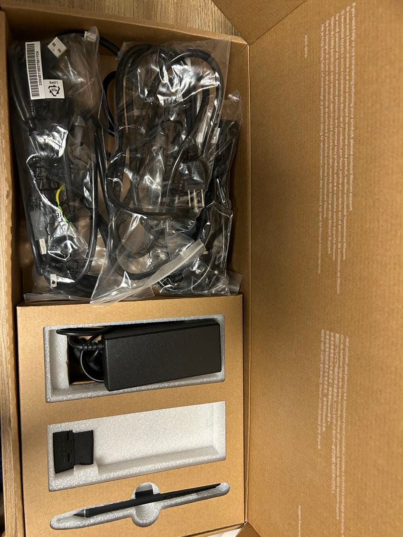 液タブ・ペンタブ Wacom Cintiq22(DTK2260K0D)