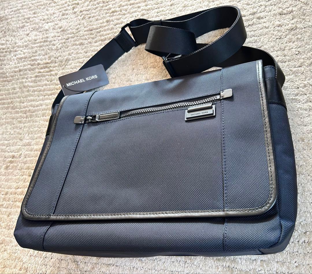 MICHAEL KORS ネイビー×黒ショルダーバック新品タグ付61,600円