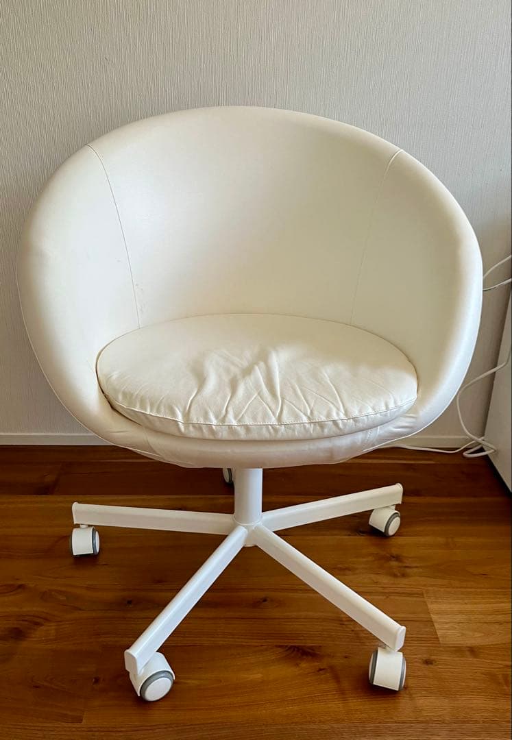 デスクチェア　IKEAスクルーヴスタ白