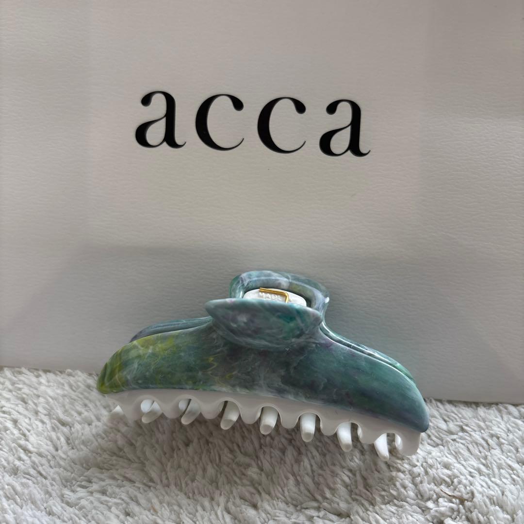 アッカ　accaエメラルドグリーンのマーブルと白　美品Mサイズ