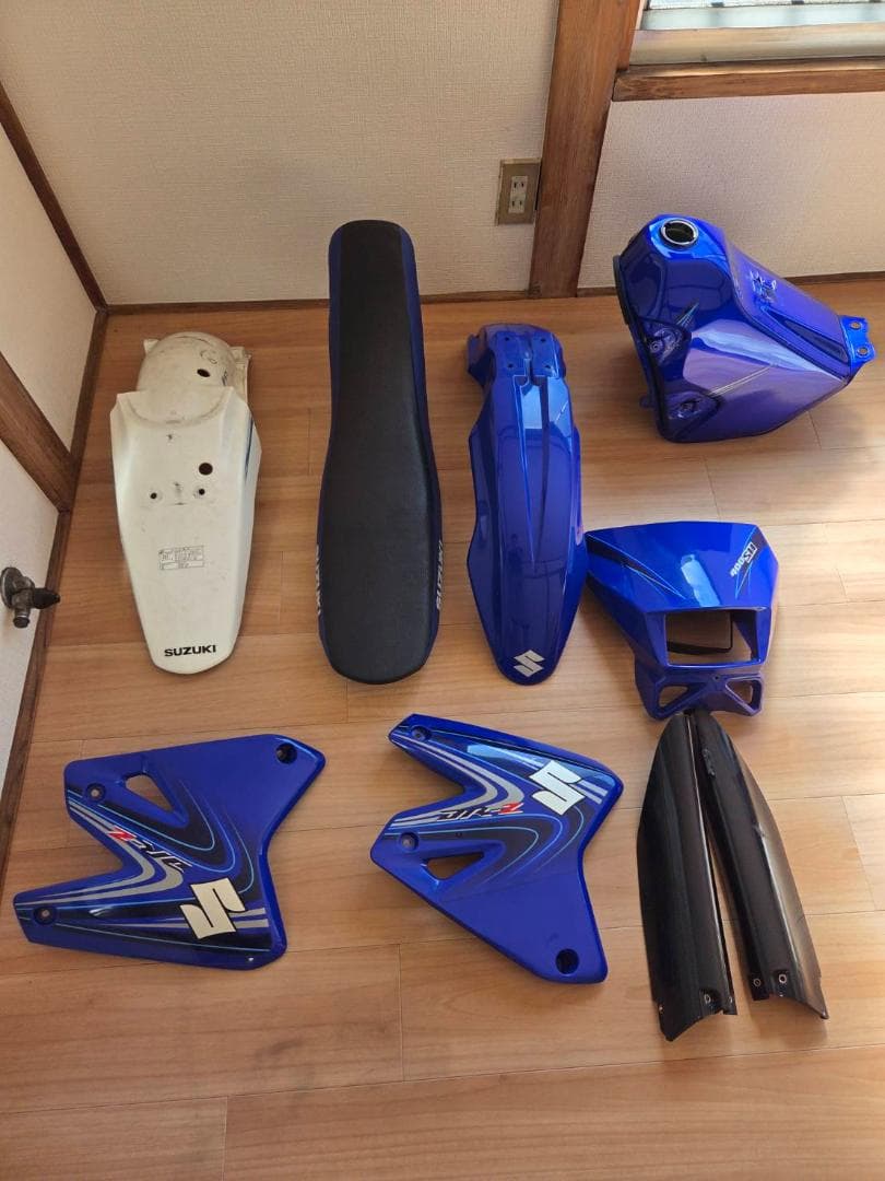 ＤＲ－Ｚ４００ＳＭ　外装セット　タンク