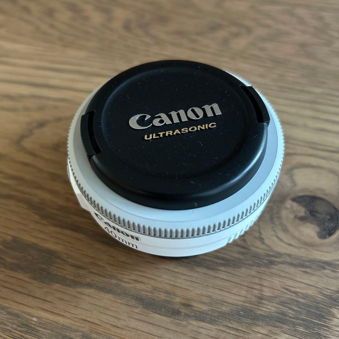 Canon EF 40mm f/2.8 STM レンズ　ホワイト