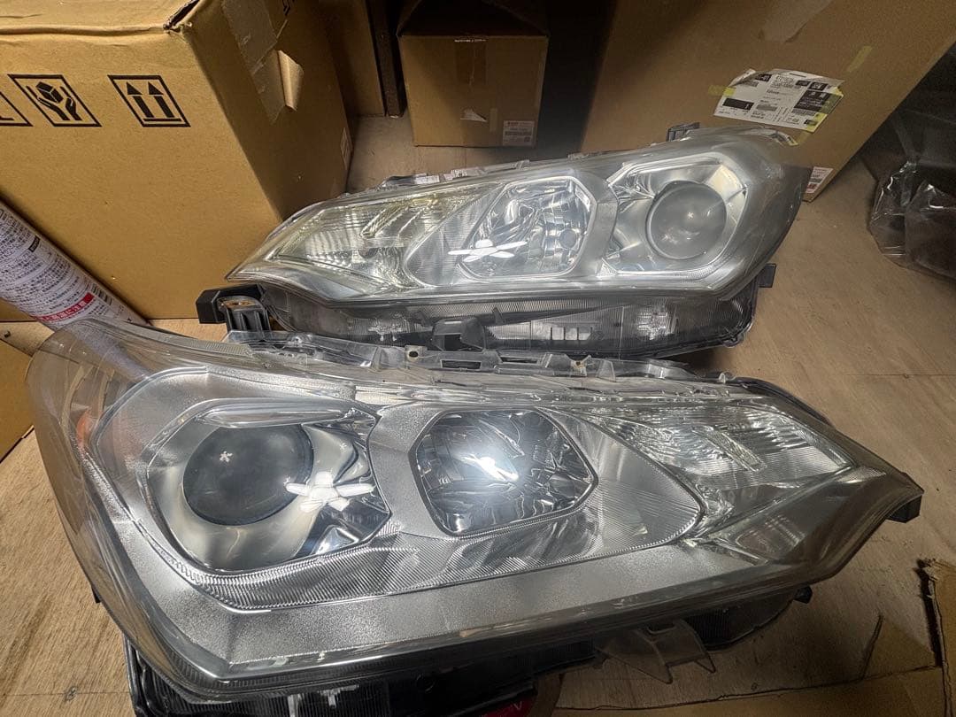 ⭐️(ばら売り可能)NZE161アクシオヘッドライト左右