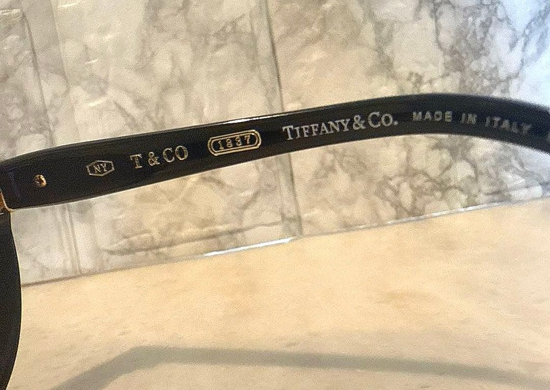 Tiffany & Co. ブラックラウンドサングラス