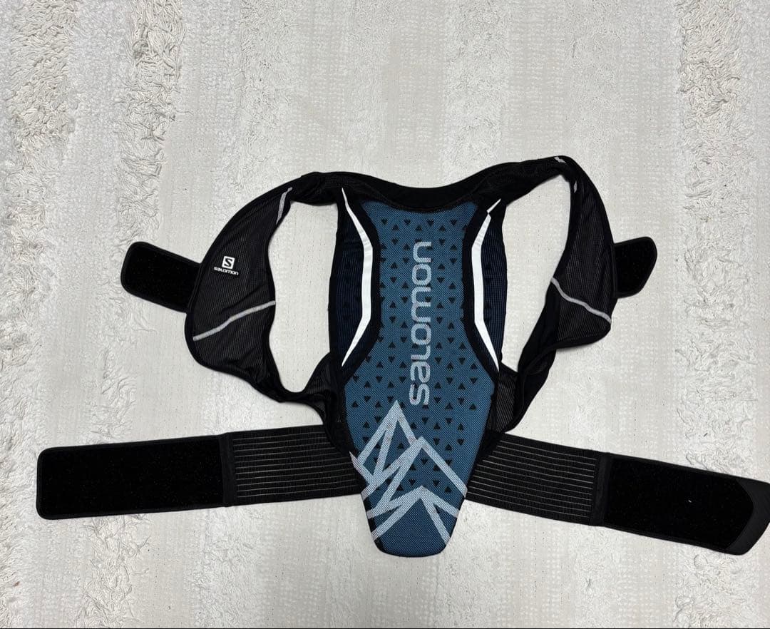 未使用品　サロモン　バックプロテクター　ブラック/ブルー　メンズＳ
