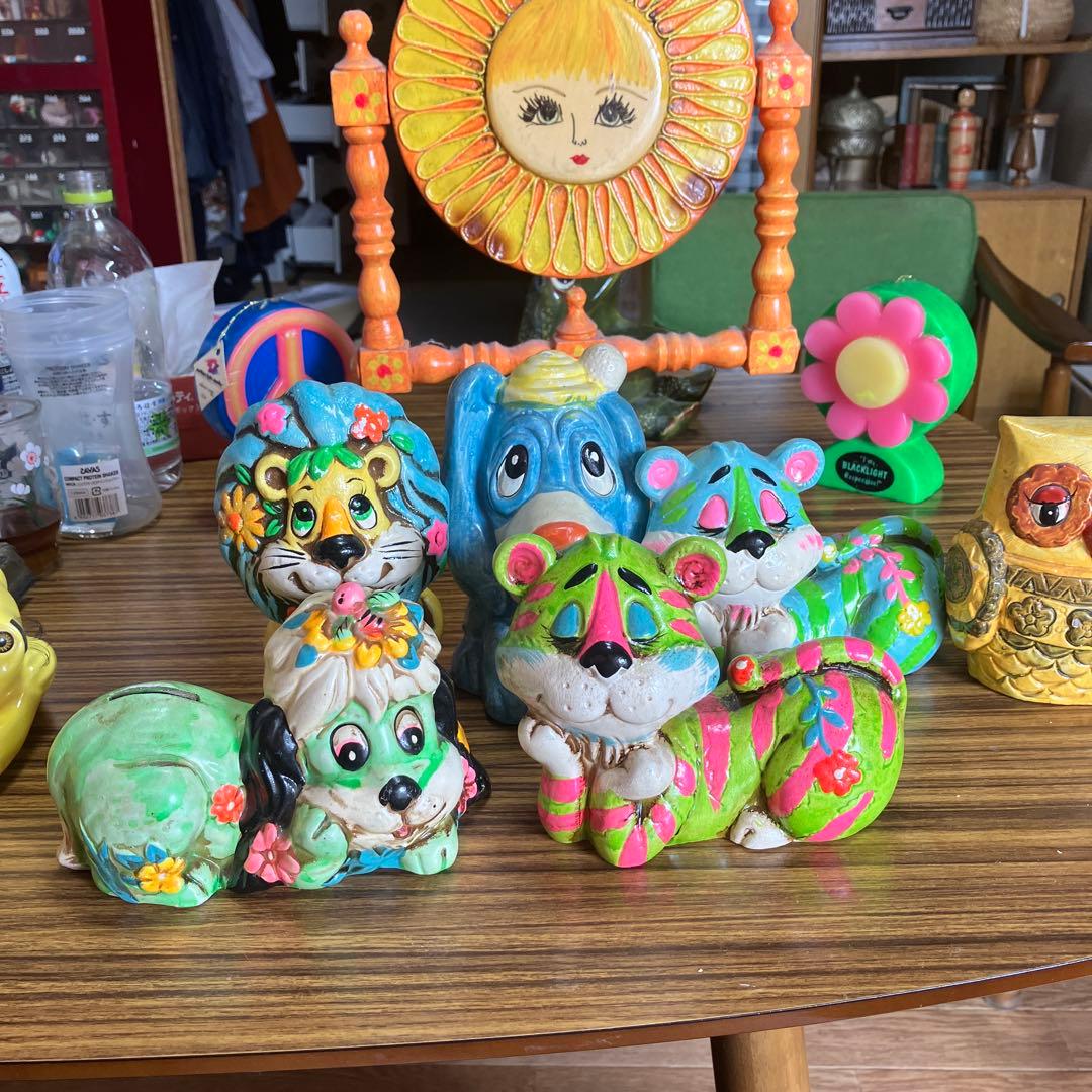 カラフルな貯金箱置物セットレトロヒッピーサイケ