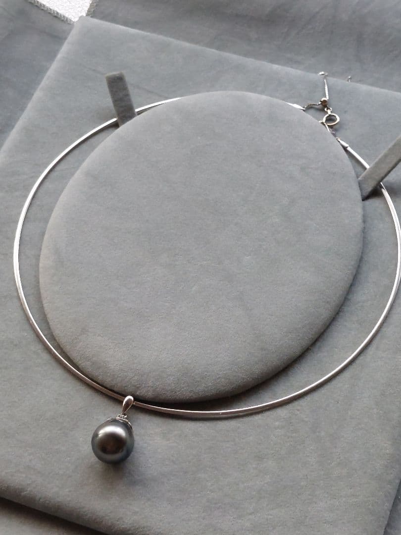 ベイクドチーズ⭐オメガネックレス⭐リバーシブル⭐pt900黒蝶真珠チャーム