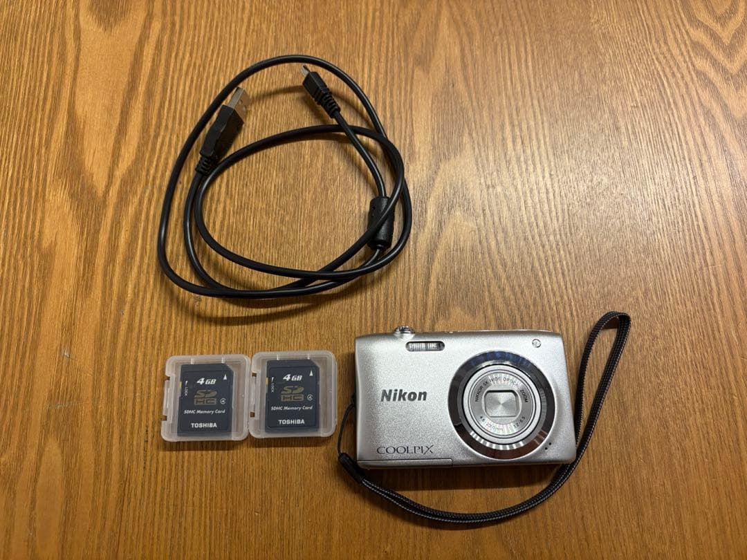 動作良好 美品 Nikon COOLPIX A100 シルバー
