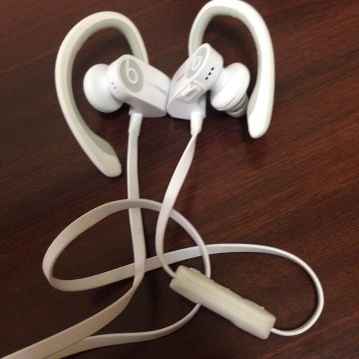 ビーツイヤホンワイヤレス 美品
