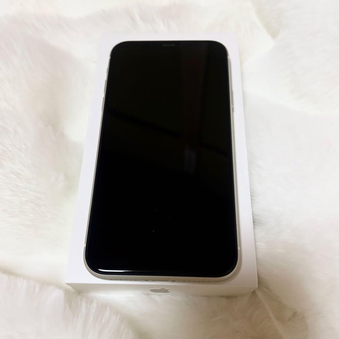 【美品】Apple iPhone11 64GB 外箱・新品未使用充電ケーブル付き