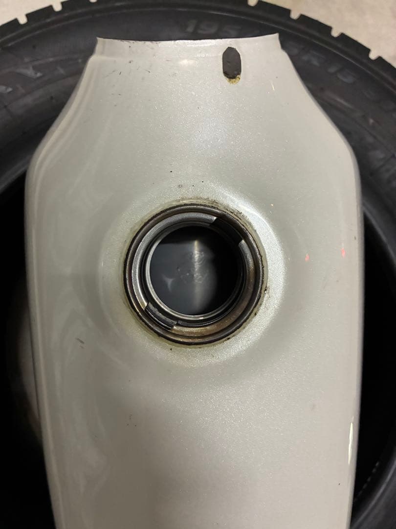 グラストラッカー　NJ4BA 純正タンク