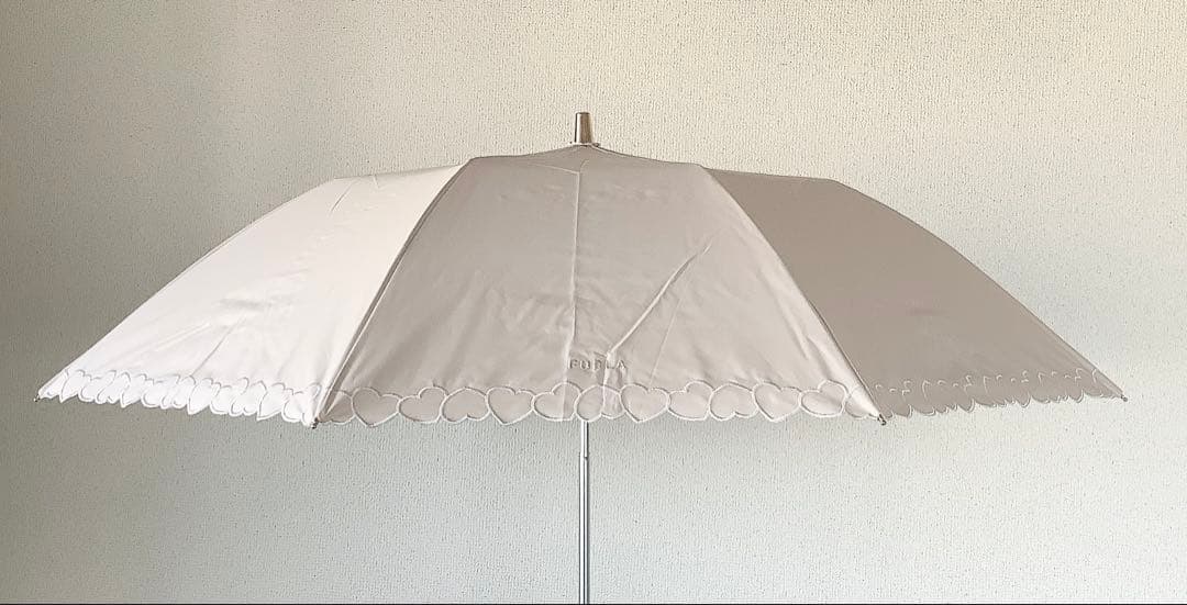 新品★フルラ★FURLAハート刺繍 晴雨兼用2段折りたたみ日傘雨傘★ベージュ