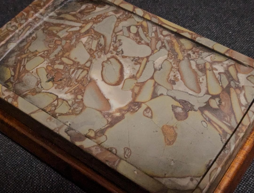 【豆斑玉石の古硯　清代】◆茶紫の豆斑美石◆珍品◆黄楊木の天地蓋◆七吋位◆魯硯