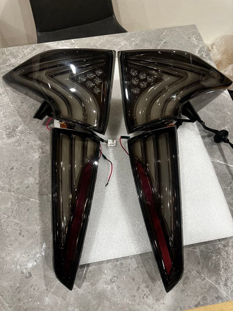 50プリウス　前期　ヴァレンティテールランプ　シーケンシャル　LEDテール