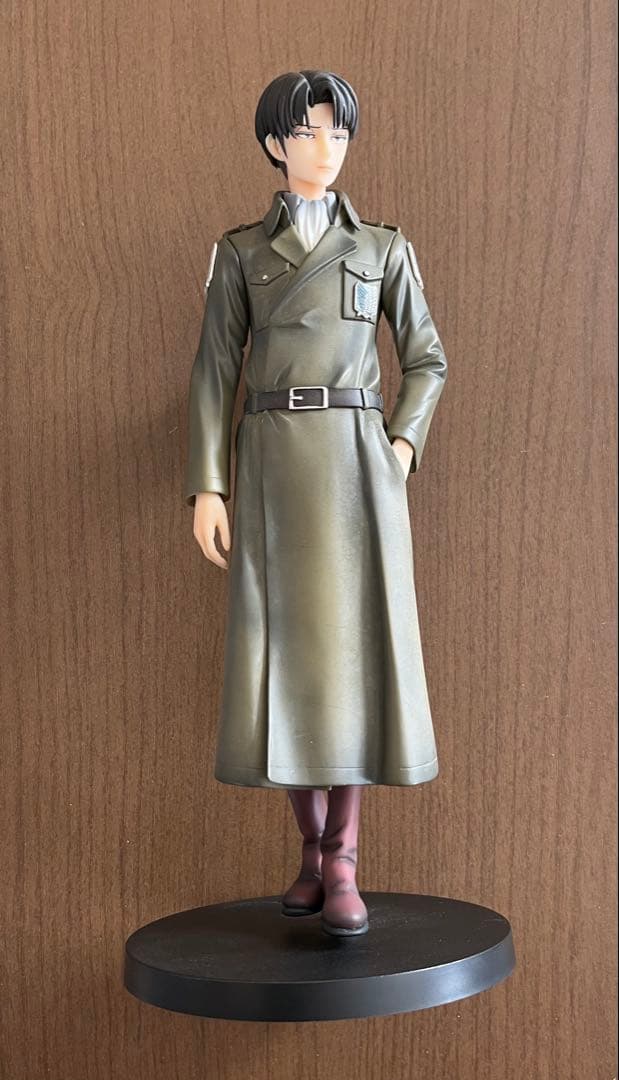 進撃の巨人　USJ リヴァイ　フィギュア　ほほ笑みver.