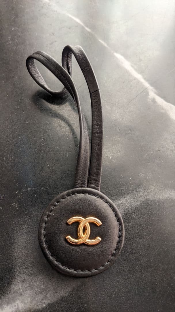CHANEL ブラックレザー チャーム