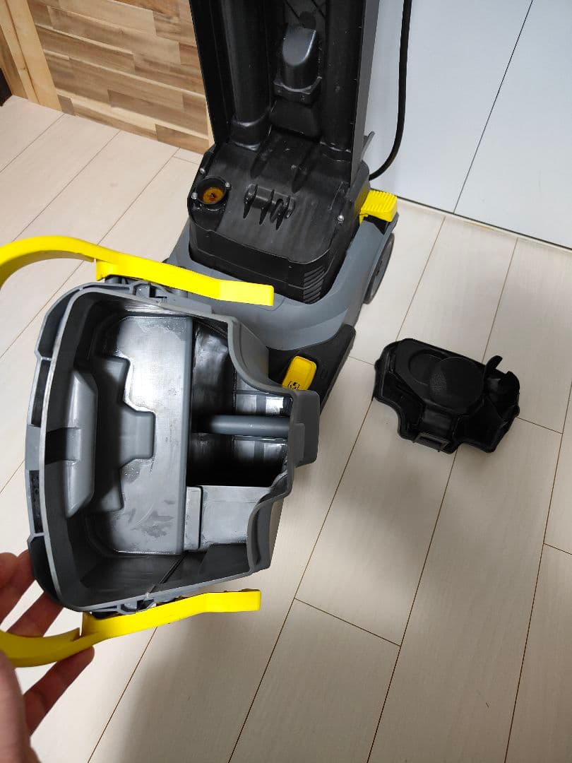 ブラシおまけ付き　ケルヒャー業務用床洗浄機　BR30/4C