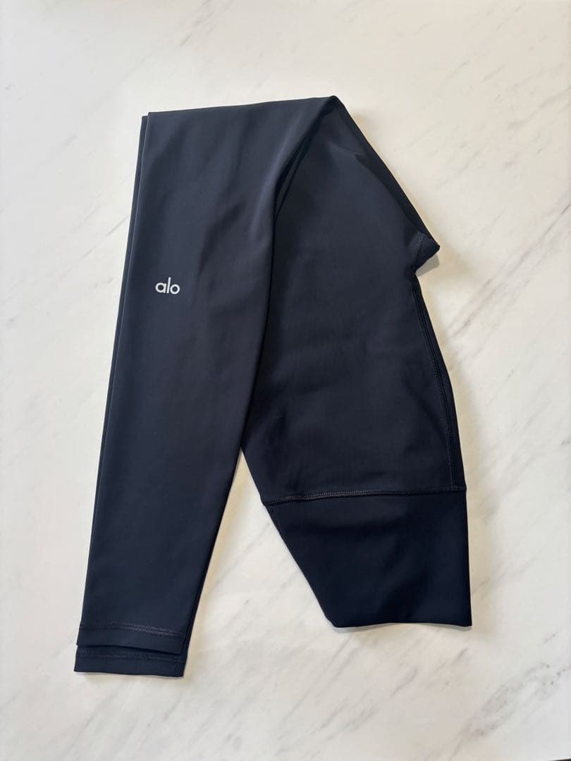 【超美品】alo yoga ダメージレギンス　ブラック
