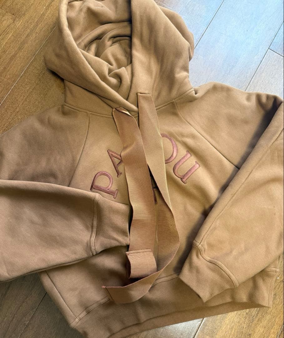 パトゥ　新作　パーカー