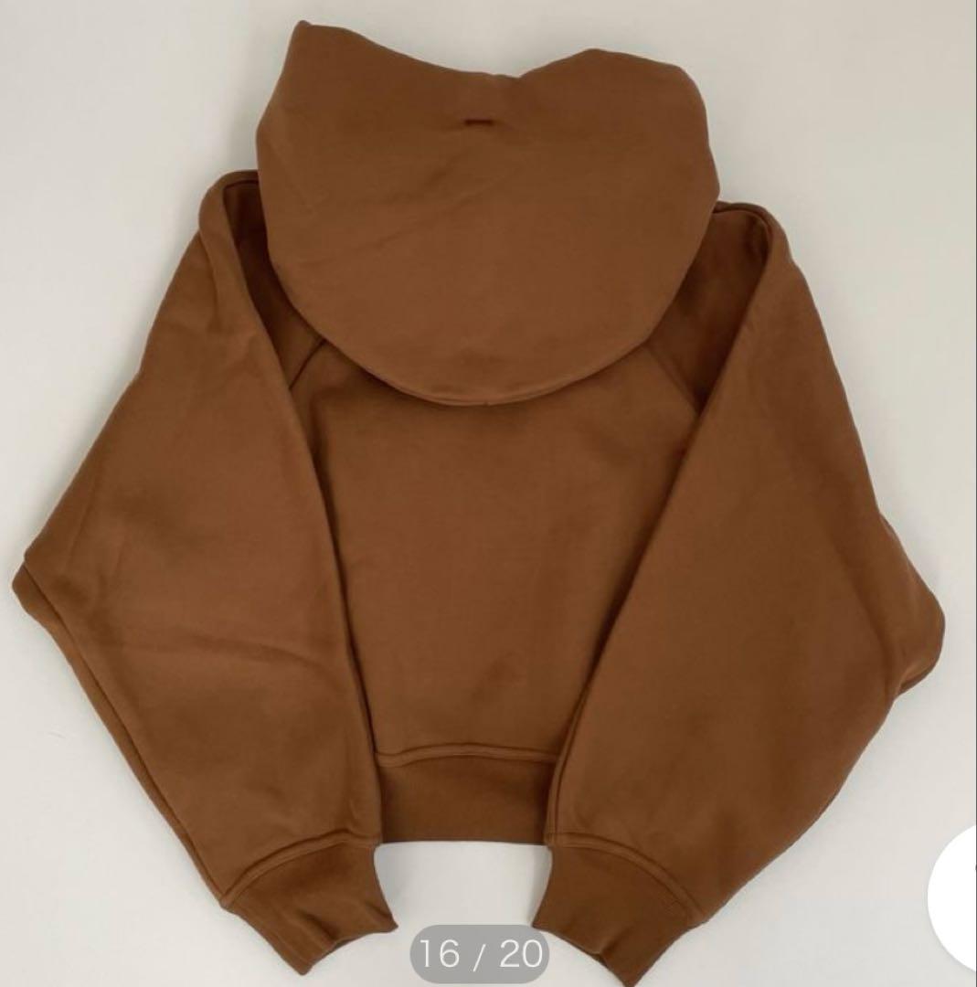 パトゥ　新作　パーカー