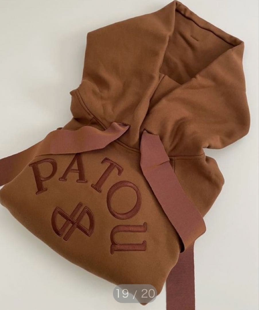 パトゥ　新作　パーカー